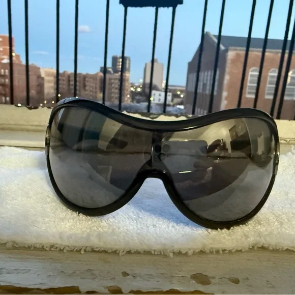 Gucci Horsebit Early 2000's Wrap Shield Sunglasses (Vintage) - Picture 1 of 12